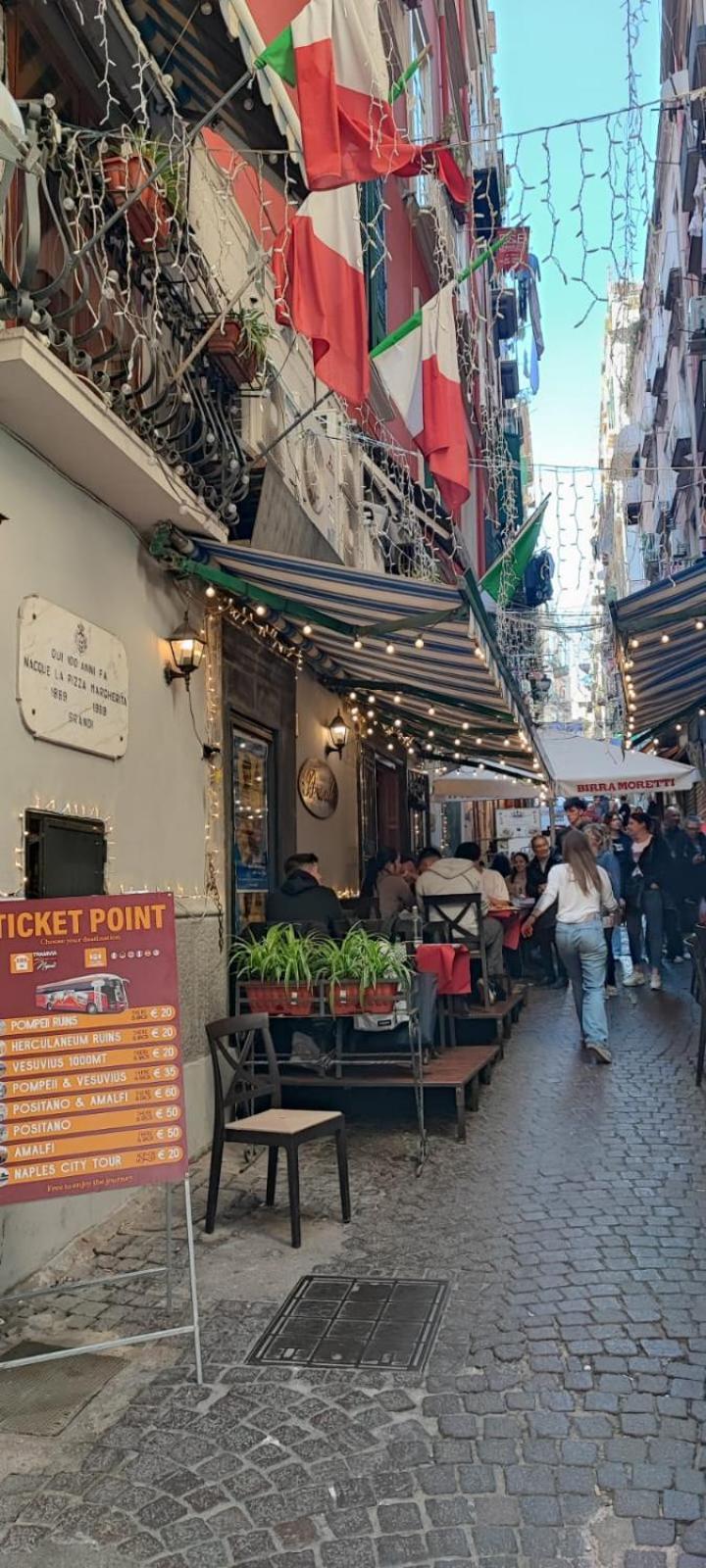 La Chicca Appartamento Intero Nei Quartieri Spagnoli 나폴리 외부 사진
